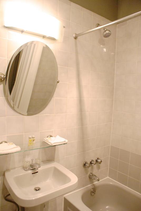 Off SoHo Suites Hotel - image 6