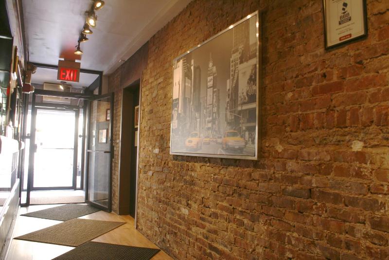 Off SoHo Suites Hotel - image 4