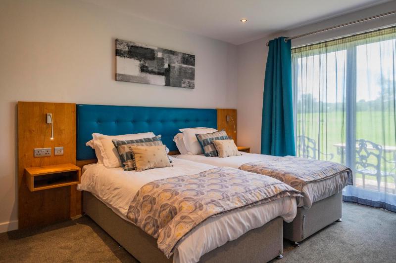 Luxury King or Twin Room with Terrace image 3