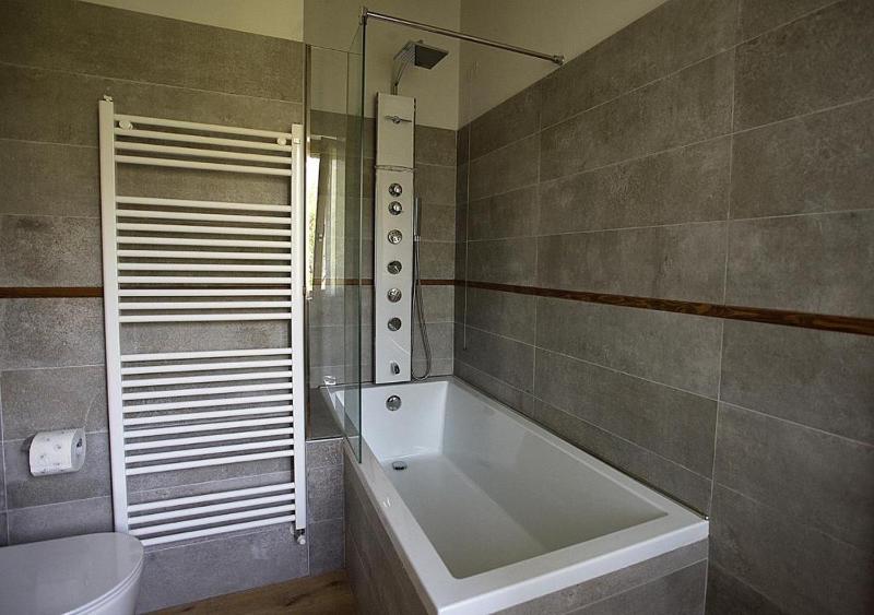 Deluxe Room (2 Adults + 1 Child) image 1