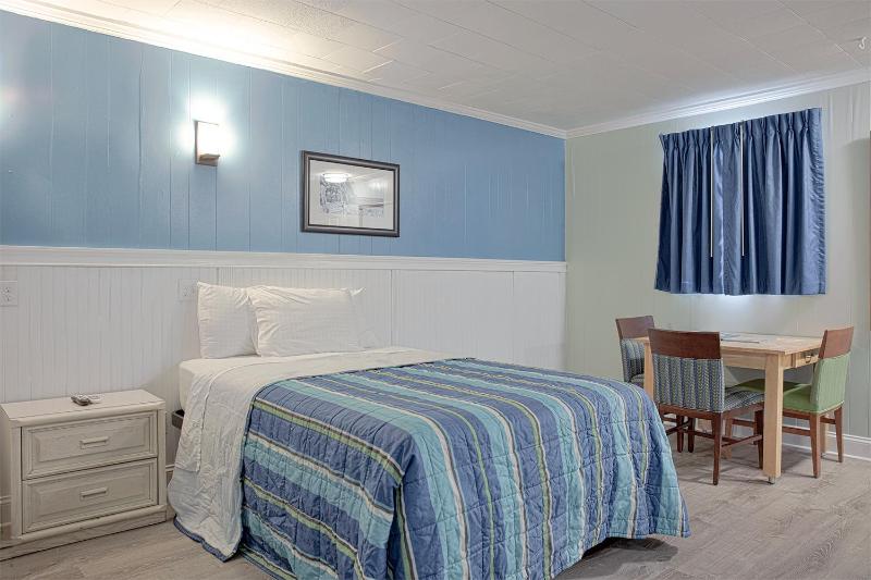 Colonial Inn - image 12