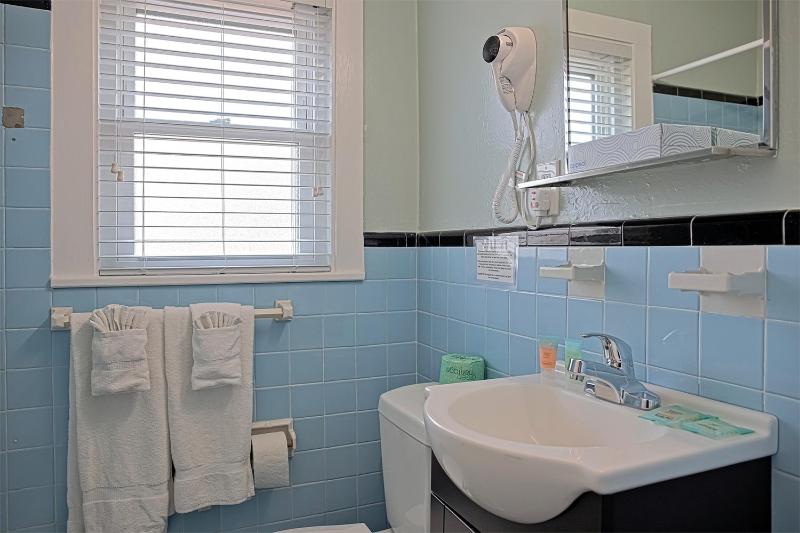 One-Bedroom Apartment image 1