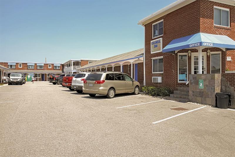 Colonial Inn - image 10