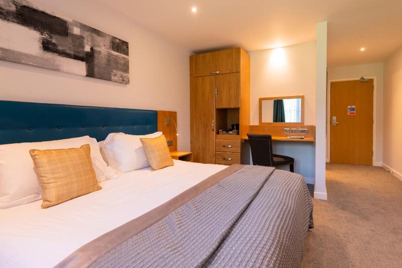 Superior King or Twin Room image 4