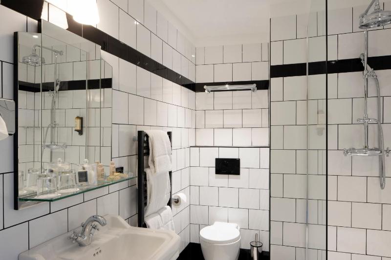 Superior Double Room image 4