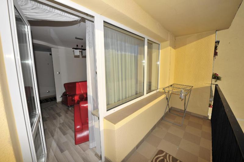 One-Bedroom Apartment image 2