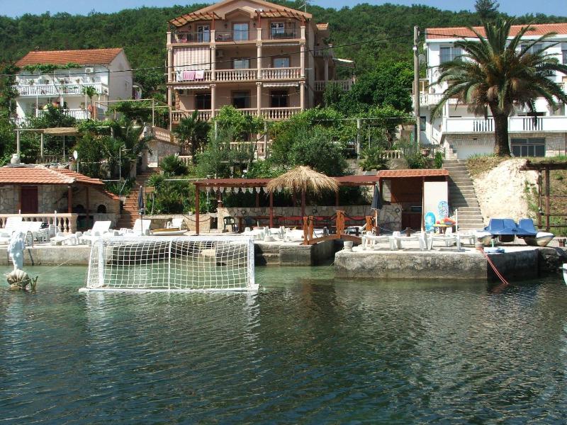 Apartments Klakor - image 7