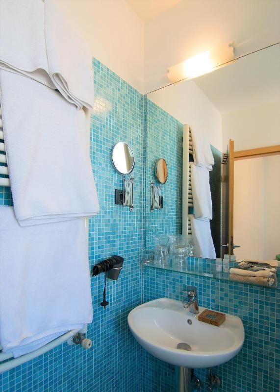 Double Room with Garden View image 4