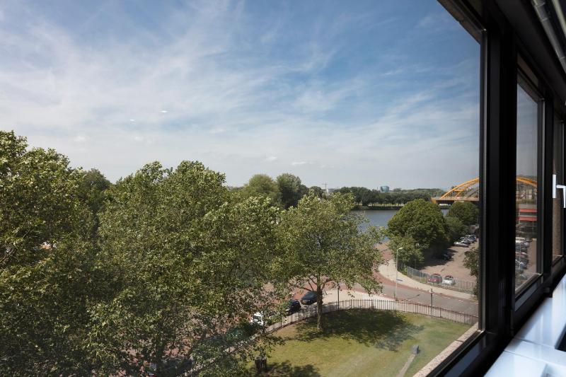 Luxury Studio with Garden View  image 4