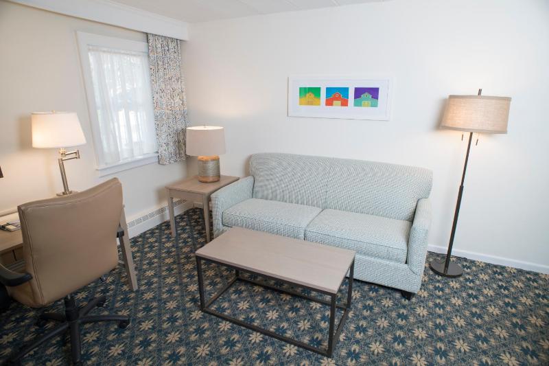 Deluxe Annex with Two Double Beds image 3