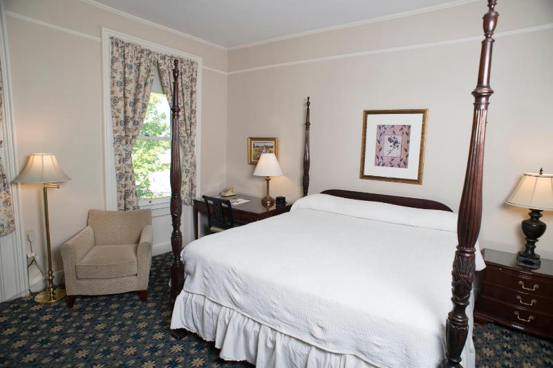 Luxury Room with One King Bed image 2
