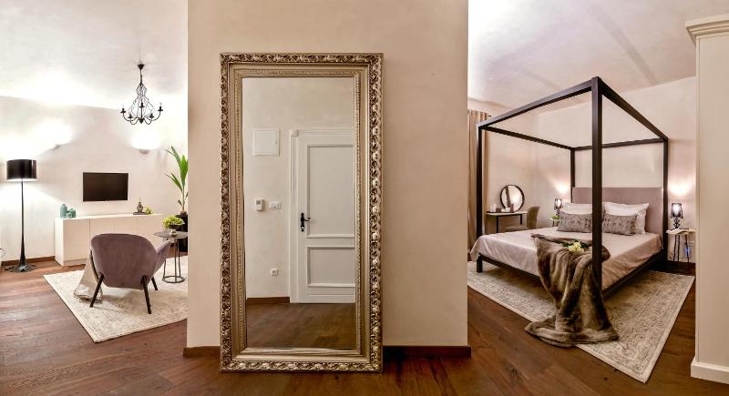 Deluxe Double Room with Sea View image 1