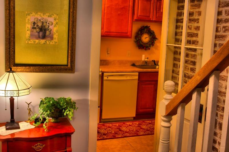 Queen Room with Kitchen image 3