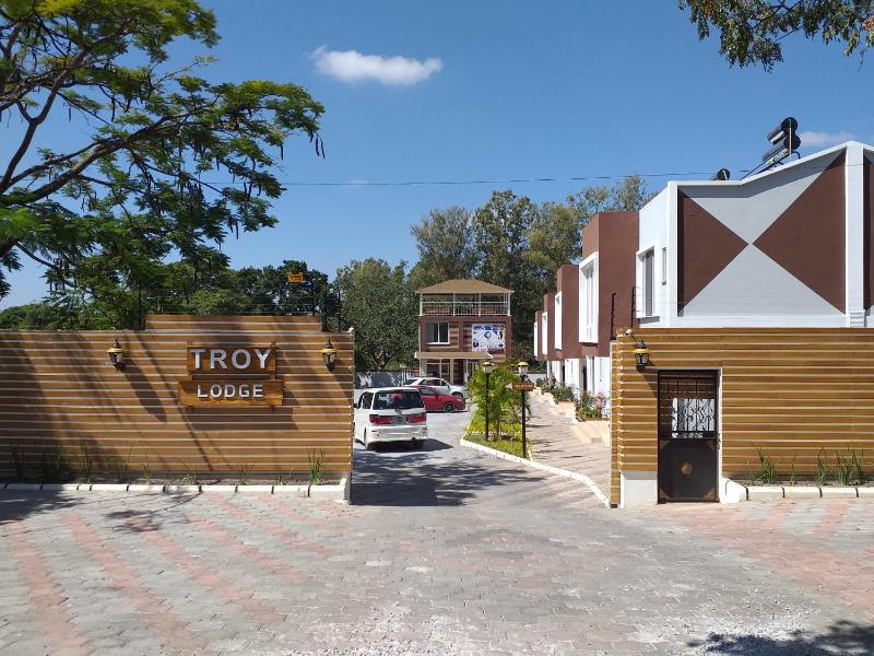 Troy Lodge - image 7