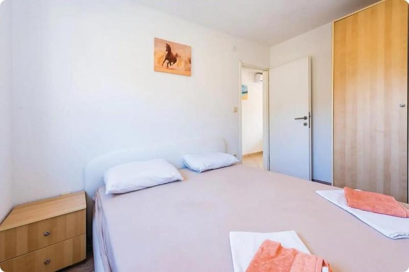 One-Bedroom Apartment with Balcony image 3