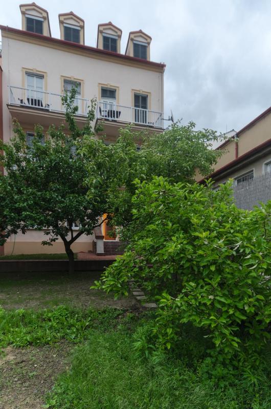 Apartment with Garden image 4