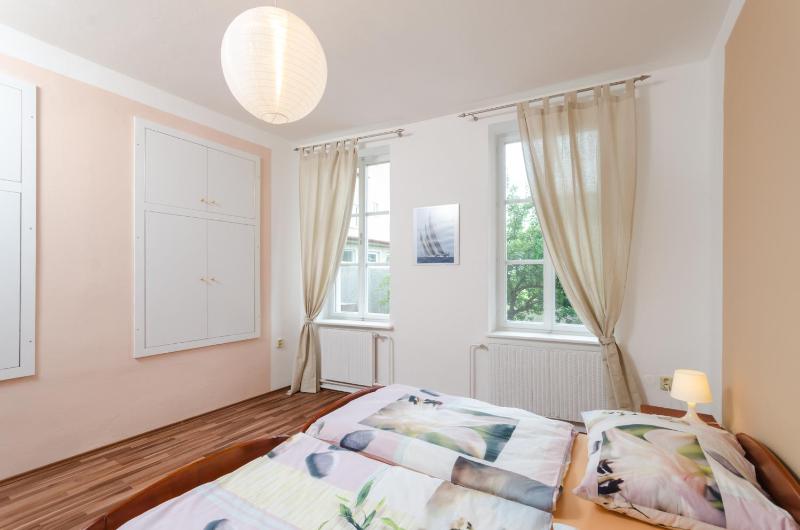 Apartment with Garden image 3