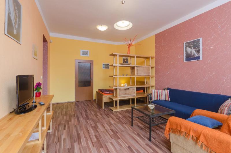 Apartment with Garden image 2