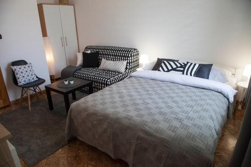 Triple Room with Private Bathroom image 4