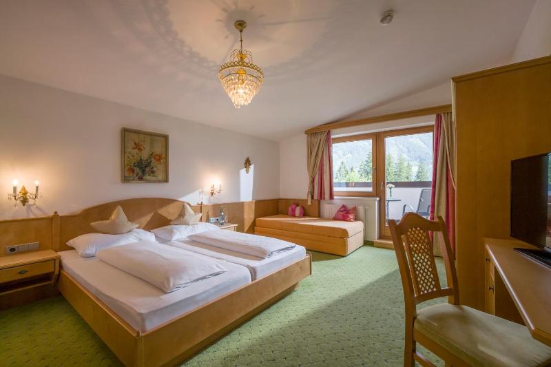 Triple Room with Balcony image 3