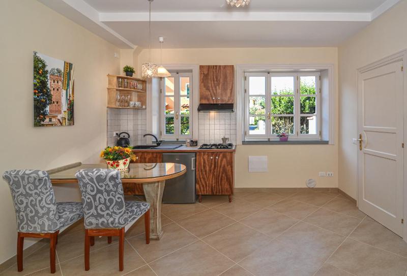 Studio Apartment image 4