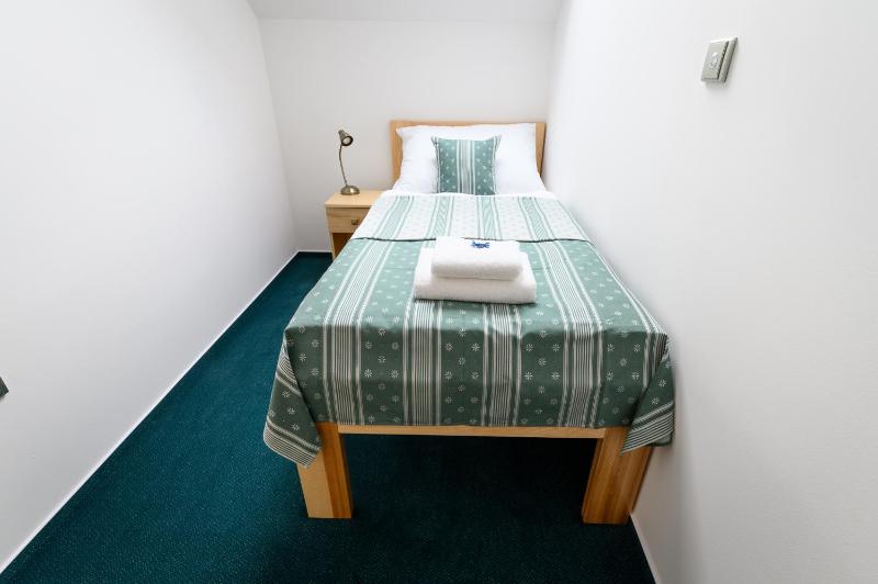 Triple Room with Bathroom image 4