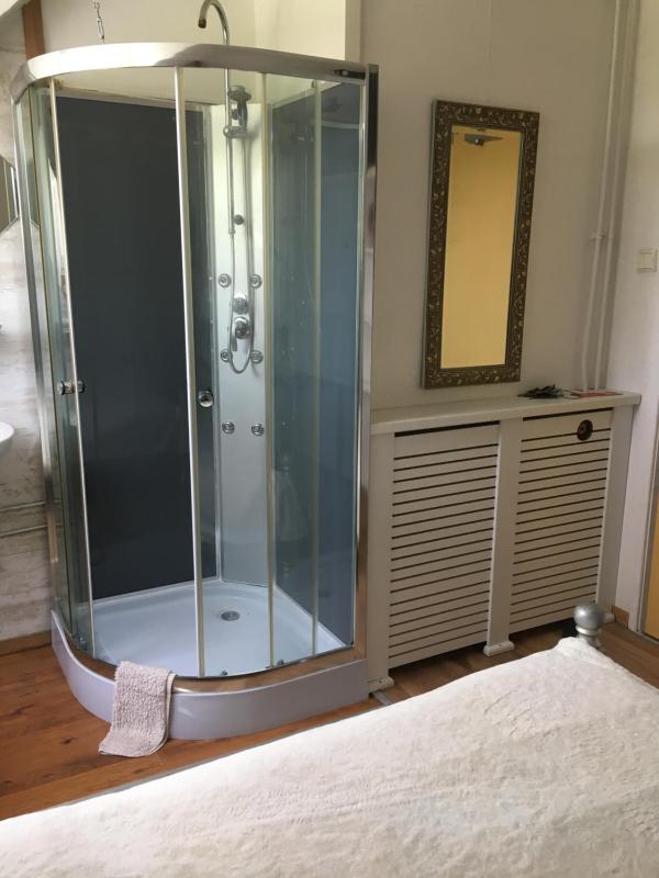 Double Room with Shared Toilet image 3