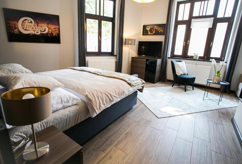 Deluxe Double Room with Extra Bed image 4