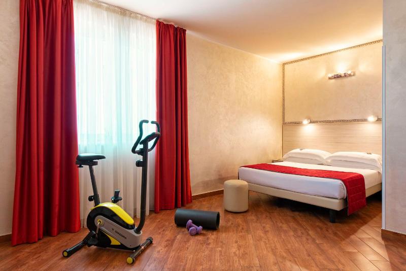 Double or Twin Room image 3