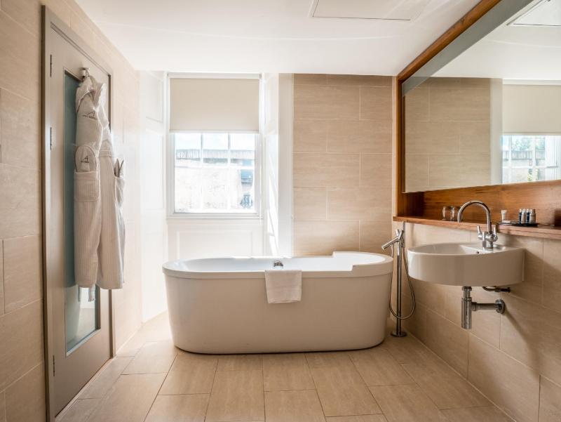 Master Suite image 2