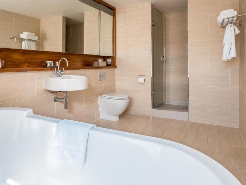 Master Suite image 3