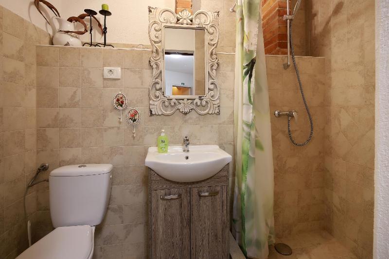 Double Room image 3
