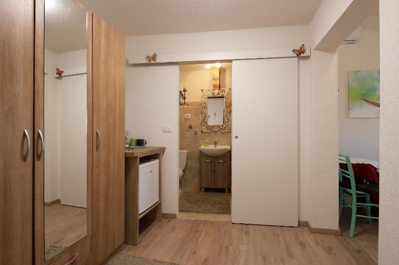 Double Room image 2