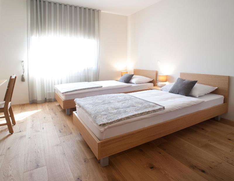 Twin Room with Private Bathroom image 4
