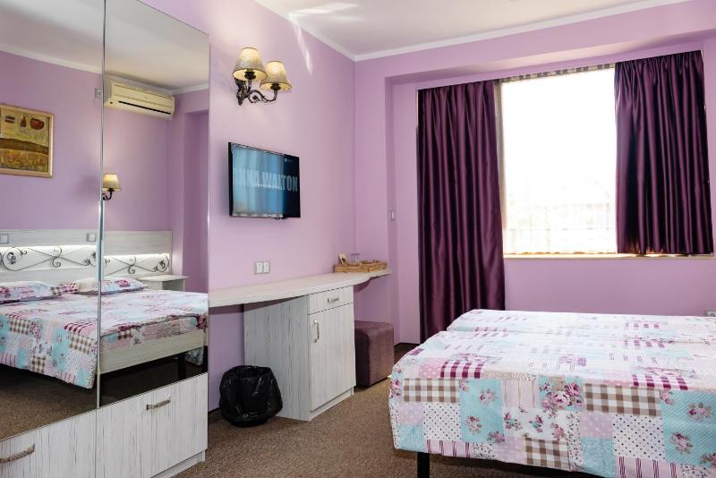 Triple Room with Terrace image 3
