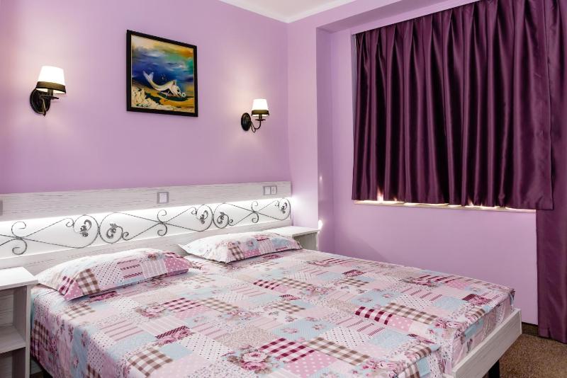 Double or Twin Room with Garden View image 4