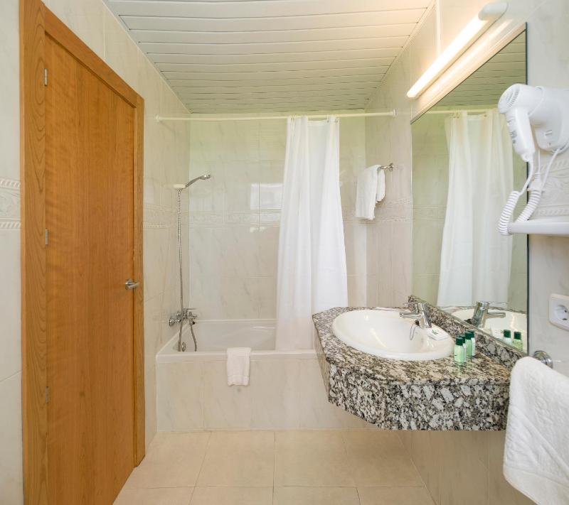 Double Room with Sea View image 4