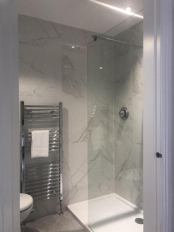 Double Room with Private Bathroom image 2
