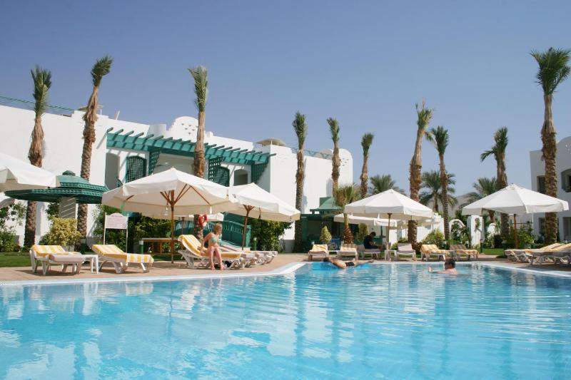 Falcon Hills Hotel - image 44