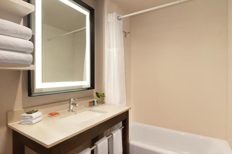 King Room - Non-Smoking image 3