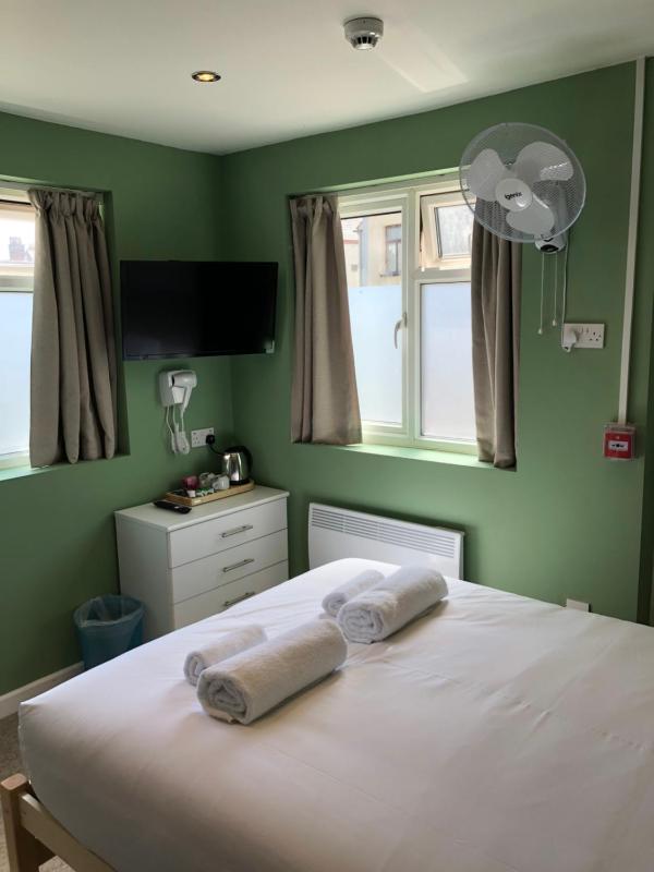 Double Room with Private Bathroom image 3