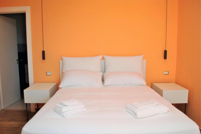 King Room with Spa Bath image 1