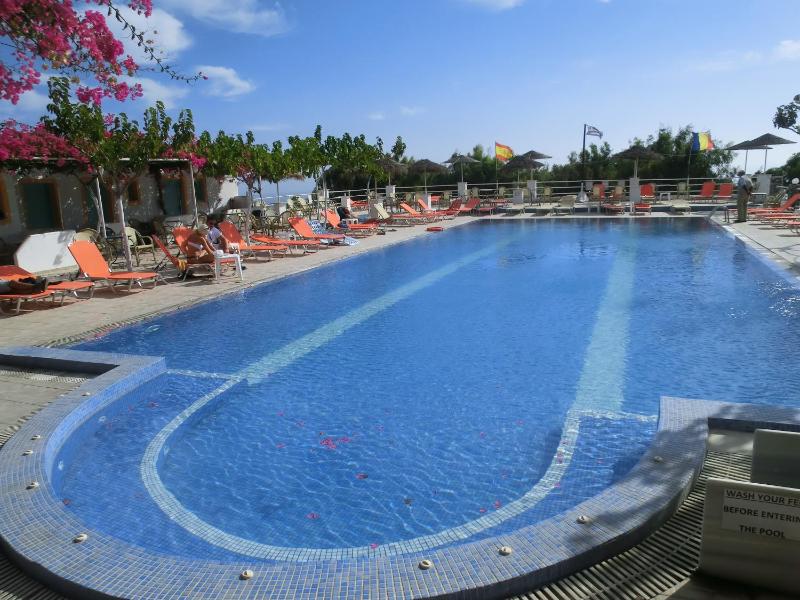 Economy Triple Room image 2