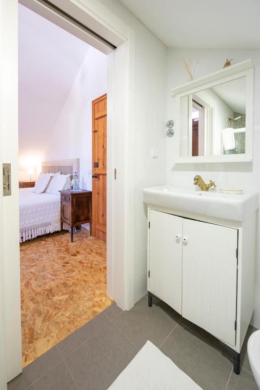 Double Room image 3
