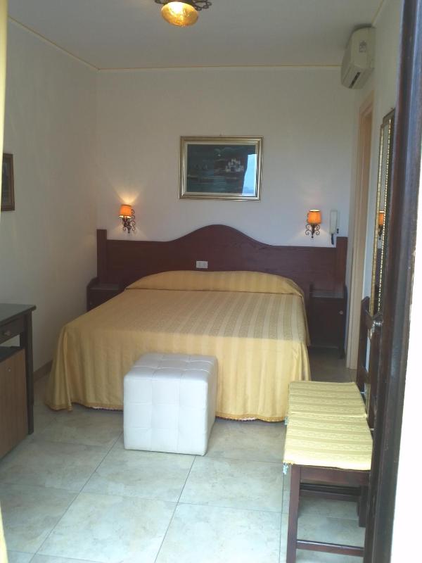 Small Double Room image 3