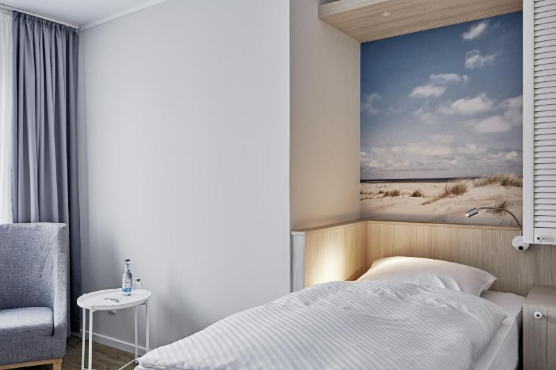 Standard Single Room image 3