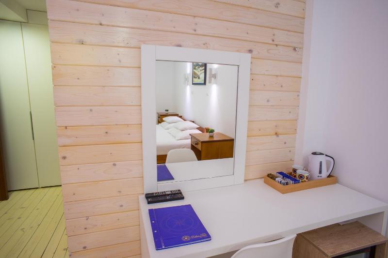 Twin Room image 3