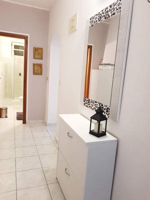 One-Bedroom Apartment image 2