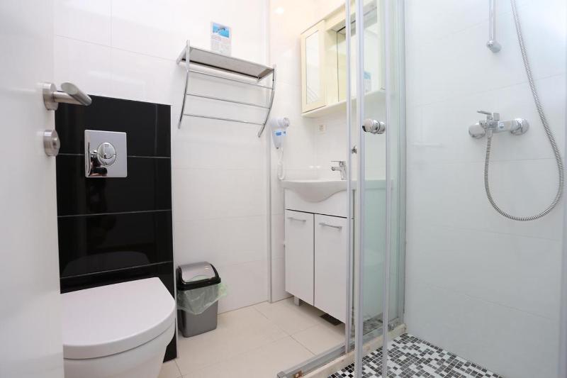 Quadruple Room image 2