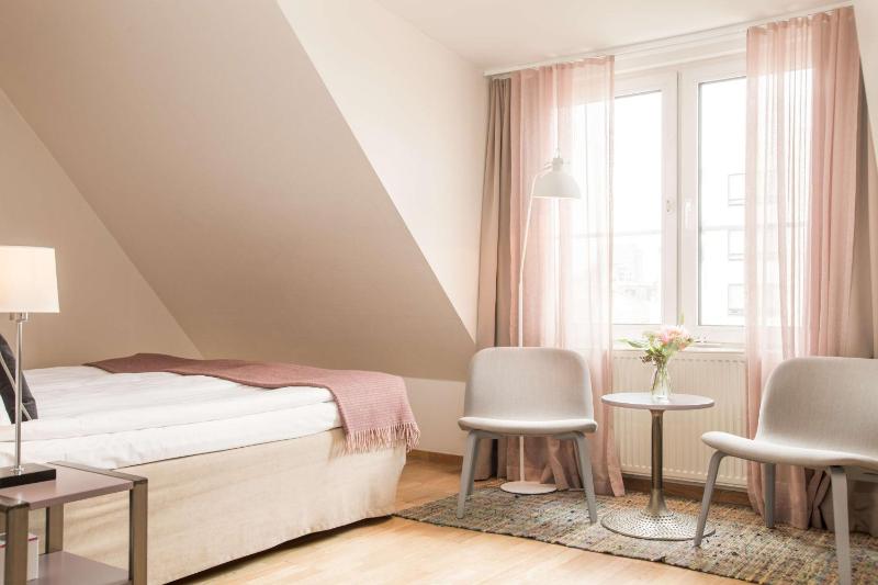 Standard Twin Room - Non-Smoking image 1